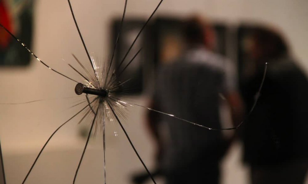 Ayna kırılsın kalp değil