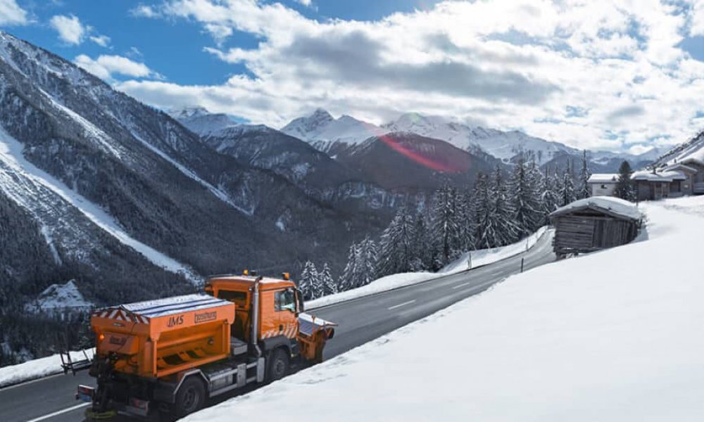 Kışın karlı ve buzlu yollara tuz atılmasının sebebi nedir?