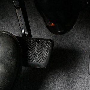 Araba Frene Basınca Ses Çıkarıyor?