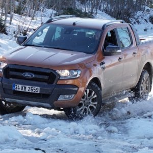 Aracım Yolda Geziyor