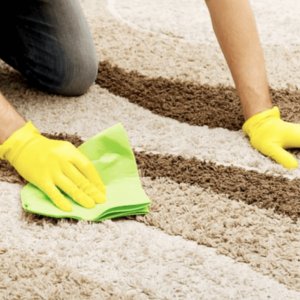 Halıdan Sulu Boya Lekesi Nasıl Çıkar?