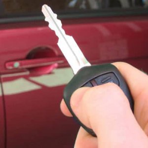 Merkezi kilit kendi kendine açılıp kapanması sorunu