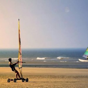 Mış gibi yaşanan hayatların özetleri